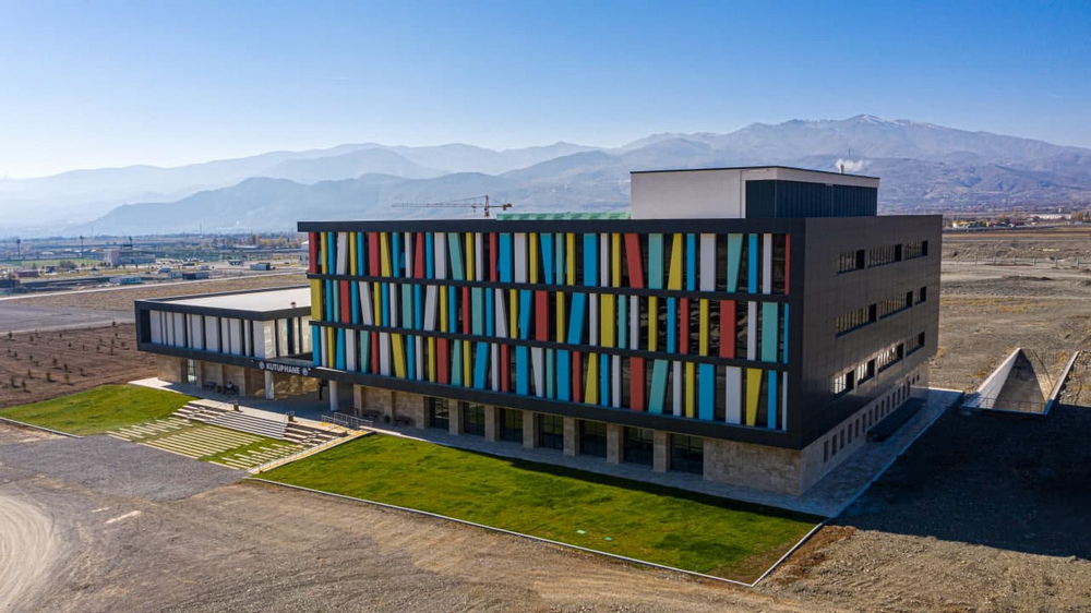 Binali Yıldırım Üniversitesi Kütüphanesi